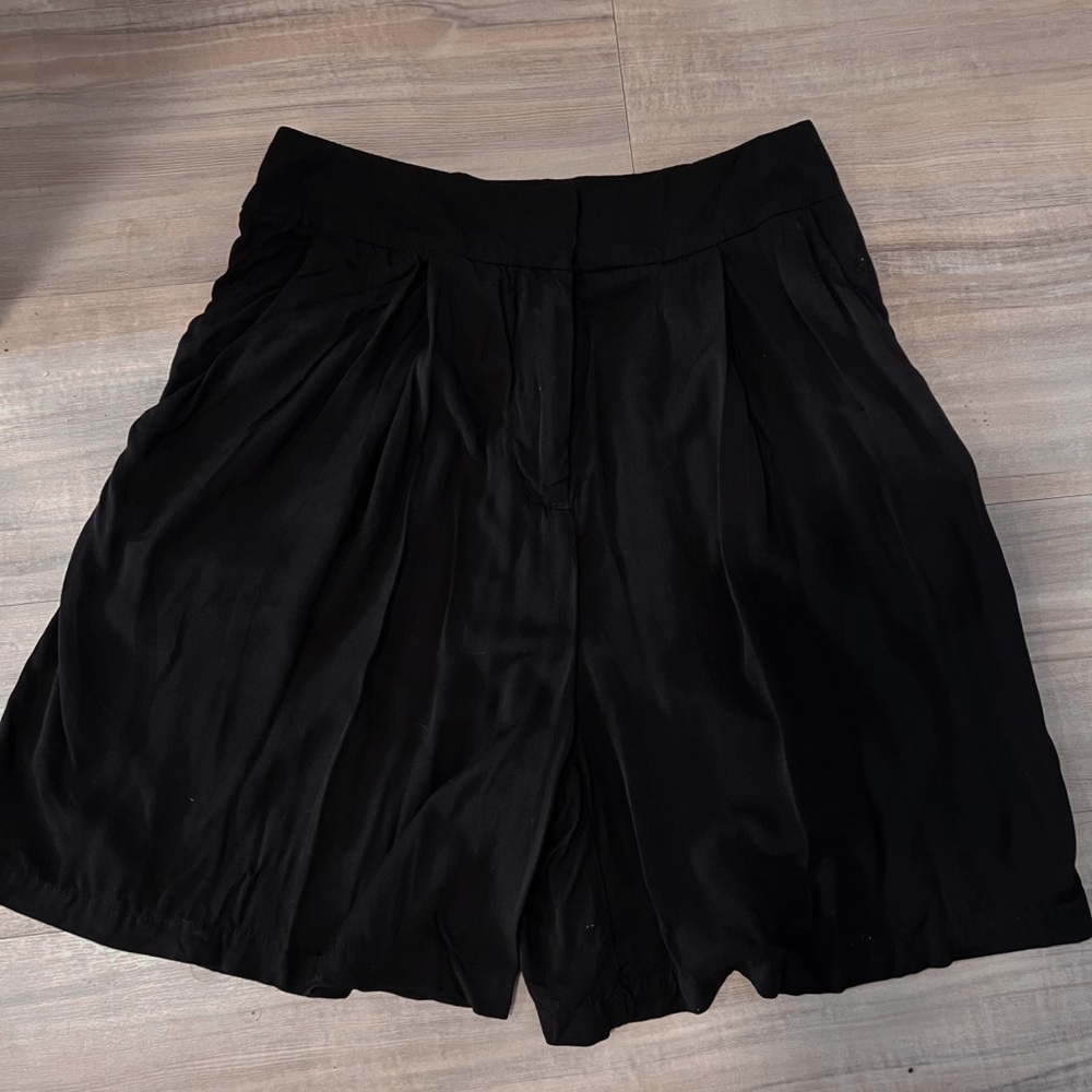 flowy tailored shorts sz 4